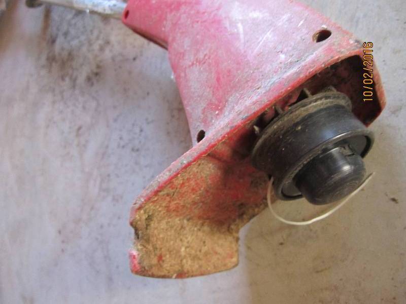 lot 73 image: Weed whip and power strip...
