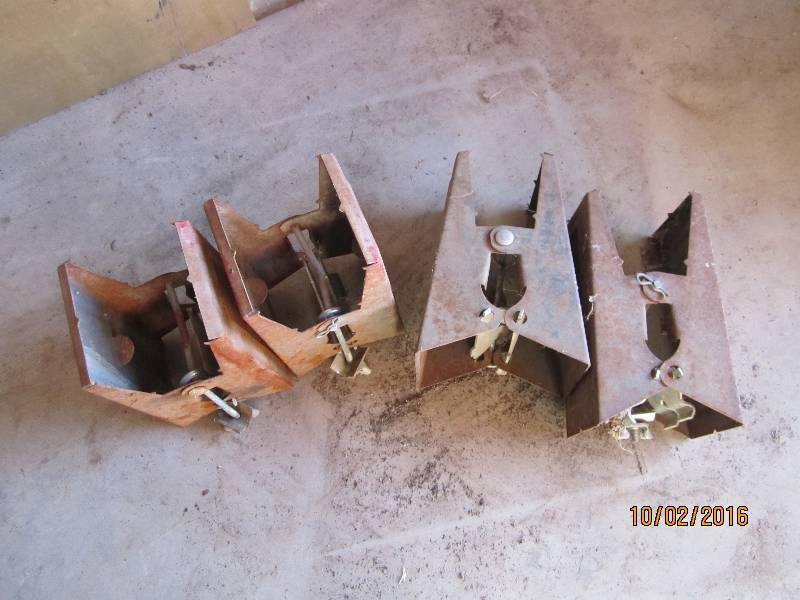 lot 76 image: Saw horse hinges...