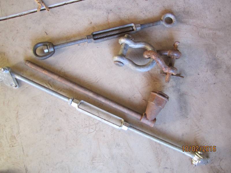 lot 84 image: Hooks, tightners, hardware...