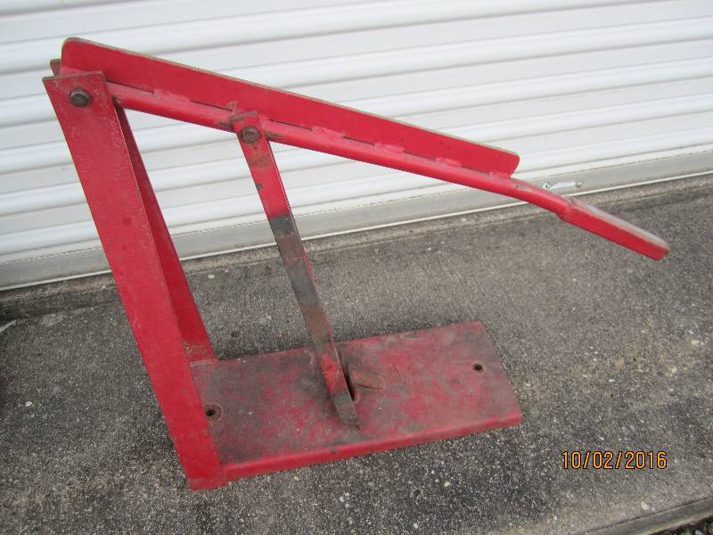 lot 119 image: Clamp...