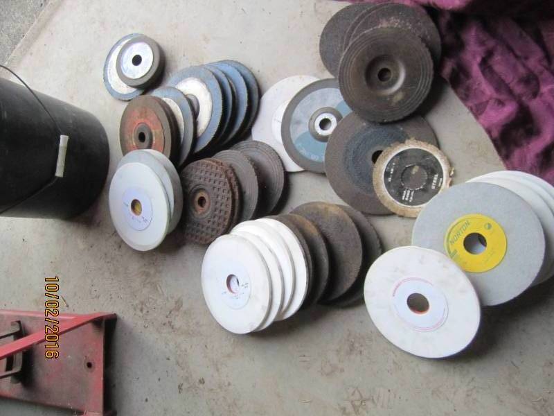lot 125 image: Large lot of gringing and cutting w...