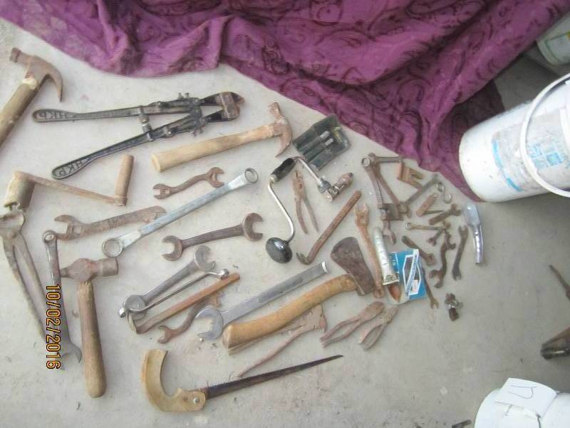 lot 127 image: Large lot of wrenches and cutters...