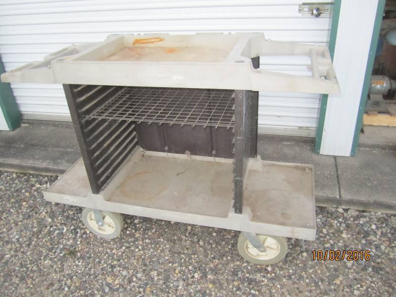 lot 137 image: Plastic cleaning cart, great for mo...