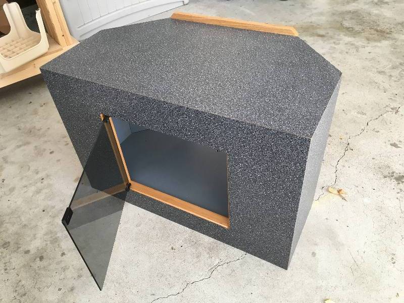 lot 4 image: Custom Corner TV Stand