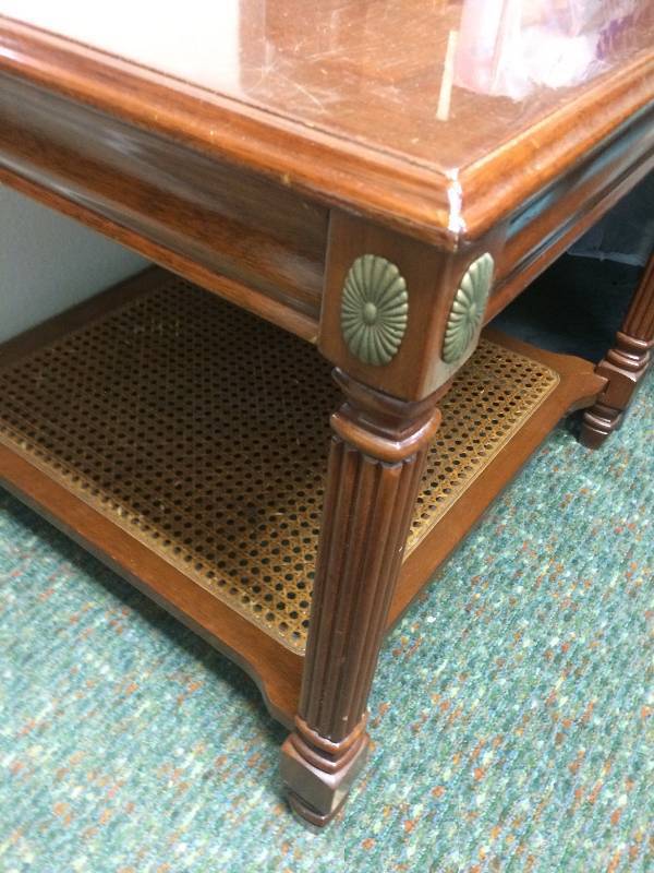 lot 12 image: End Table