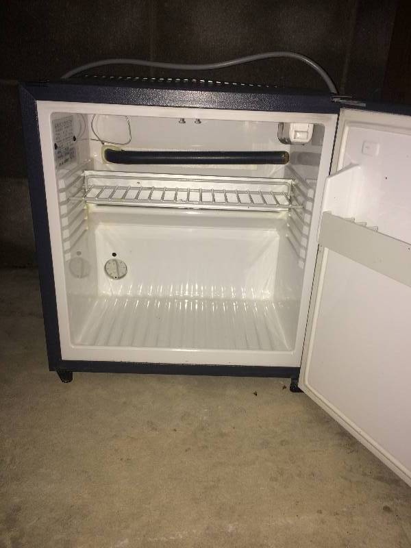 lot 37 image: Mini Refrigerator
