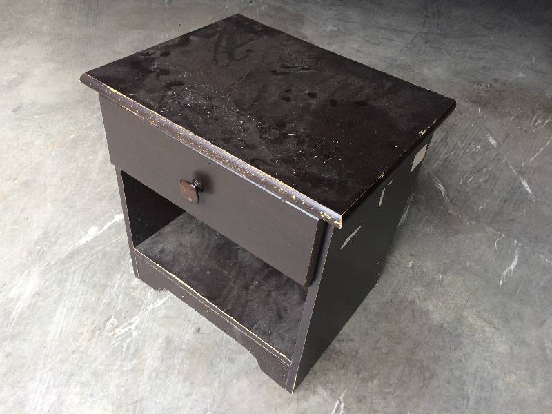 lot 16 image: Night Stand