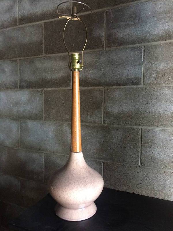 lot 19 image: 60s Lamp