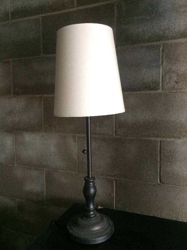 lot 20 image: Metal Lamp