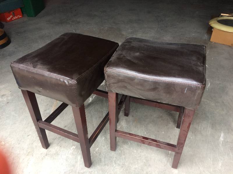 lot 25 image: Bar Stools