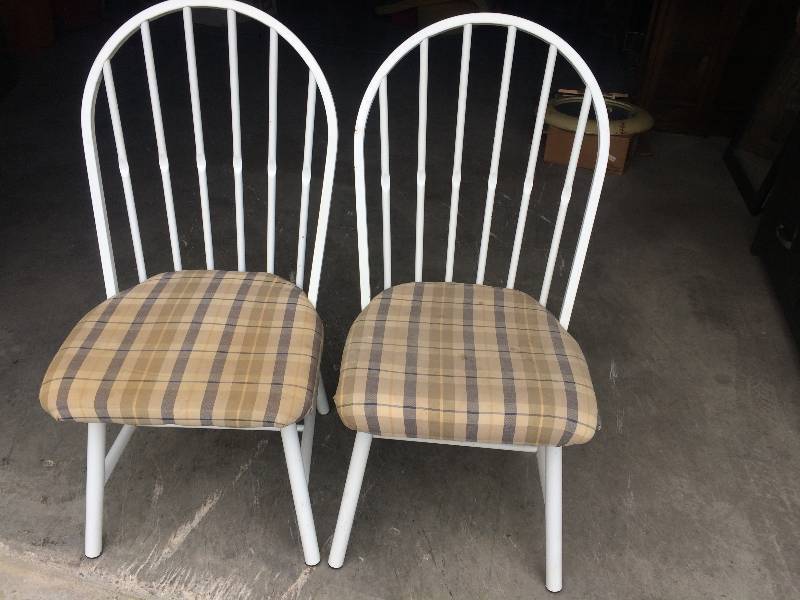 lot 27 image: Chairs