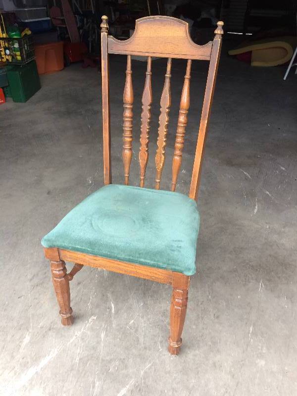 lot 28 image: Antique Wood Chair