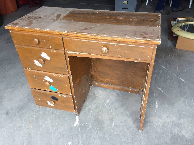 lot 29 image: Wood Desk