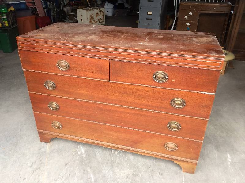 lot 30 image: Antique Dresser