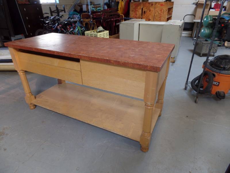 lot 217 image: Display Table