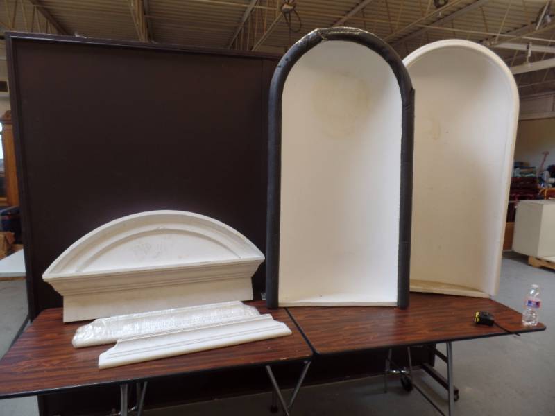 lot 219 image: Niche Units