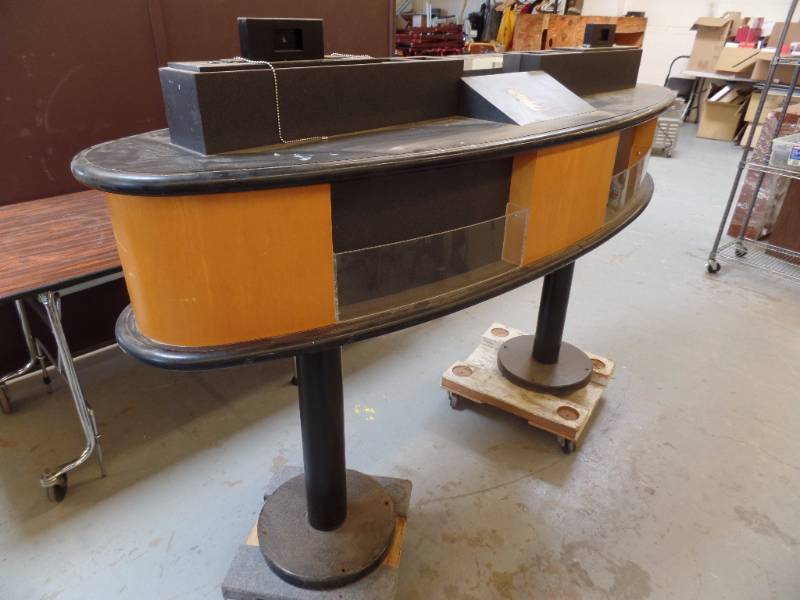 lot 220 image: Banking Table