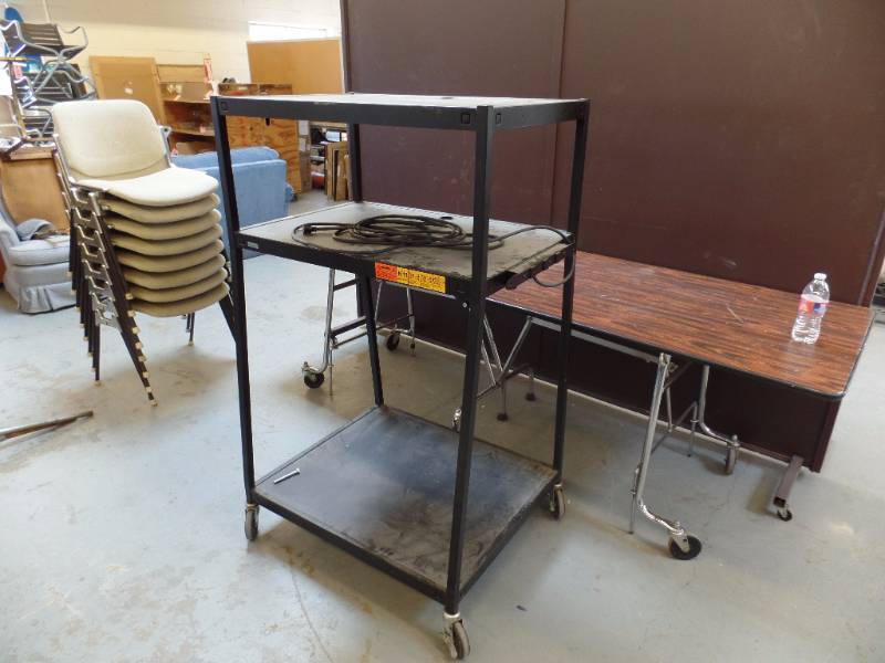 lot 222 image: AV Power Cart