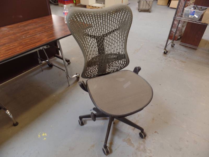 lot 223 image: Office Chairs
