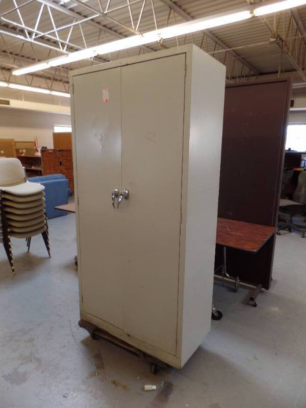 lot 225 image: Metal Storage Cabinet