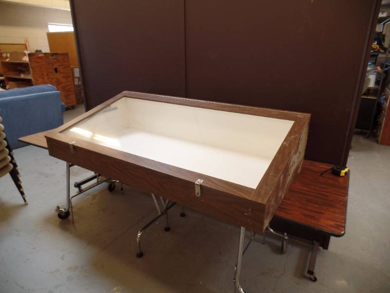 lot 227 image: Tabletop Display Case