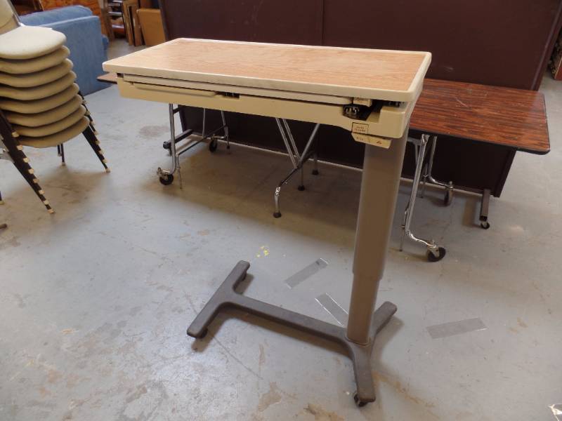 lot 228 image: Portable Table