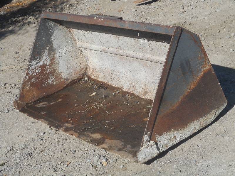 lot 6 image: 58 Universal Skidloader Snow Bucke...
