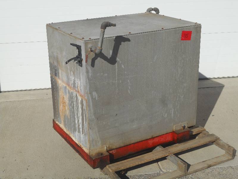 lot 35 image: 200-Gallon All Aluminum Storage Tan...