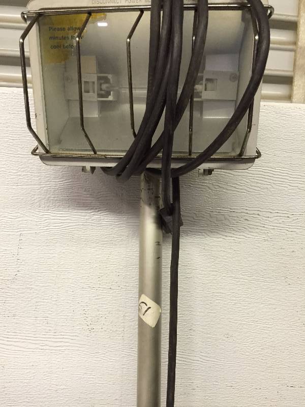 PORTABLE LIGHT AND NEW AIR KING BATHROOM FAN