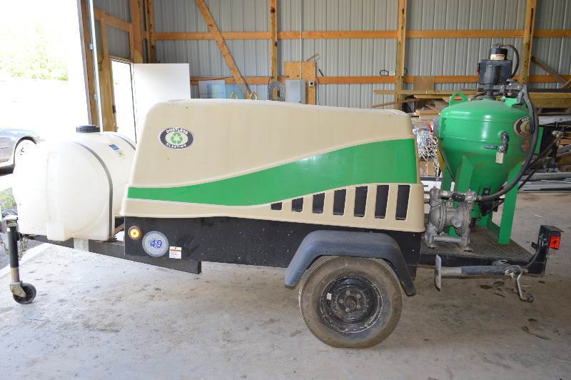 lot 3 image: 2013 Portable Air Compressor  sand blaster