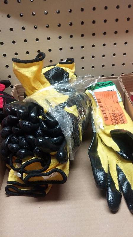 11 pairs of work gloves