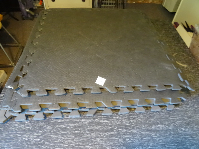 Interlocking play mats. 24 x 24. Qty 8