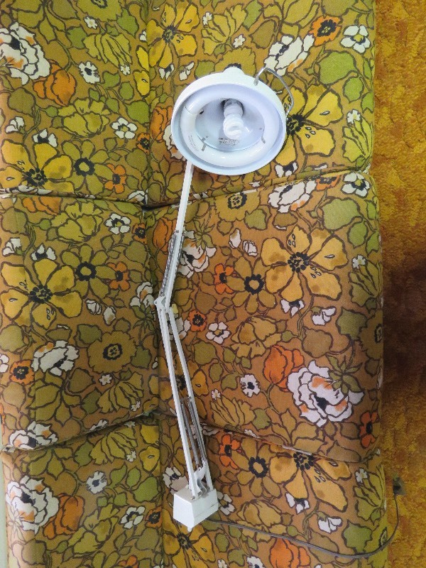 Desk lamp