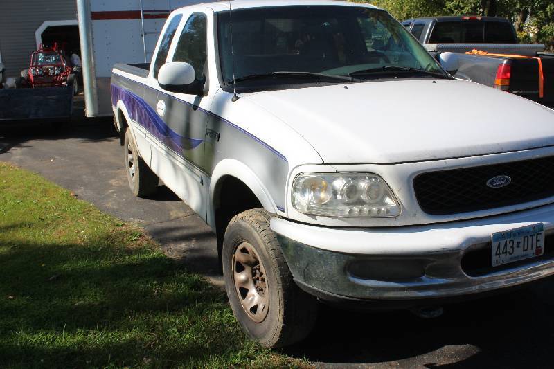 lot 1 image: 1997 Ford F150 Pickup Truck