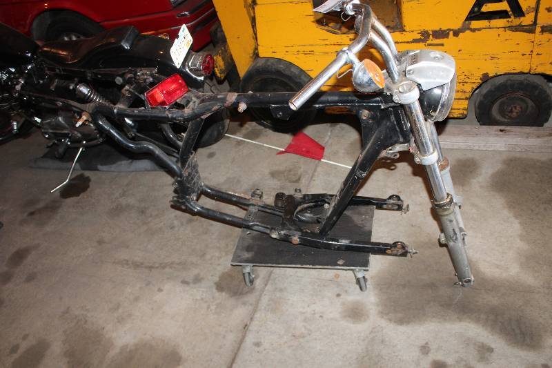 lot 7 image: Mid-90s Harley Davidson frame
