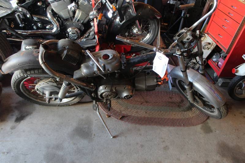 lot 9 image: 350 cc Harley Davidson Aermacchi (Italian made)