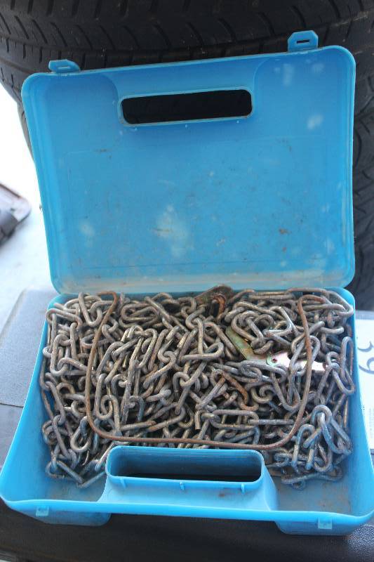 lot 40 image: Tire Chains w Case
