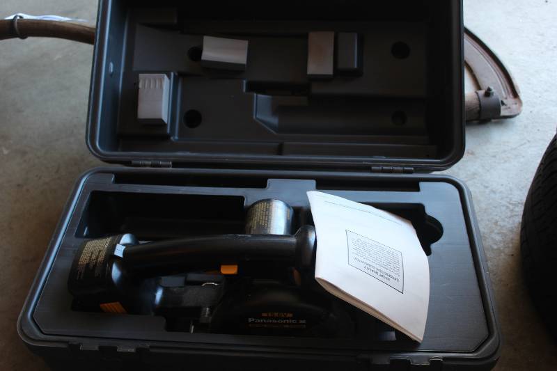 lot 39 image: Panasonic Battery Operated circular saw w Case, Manual