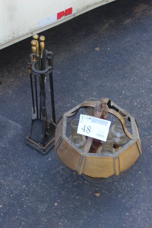 lot 48 image: Lot of (2) Lamps