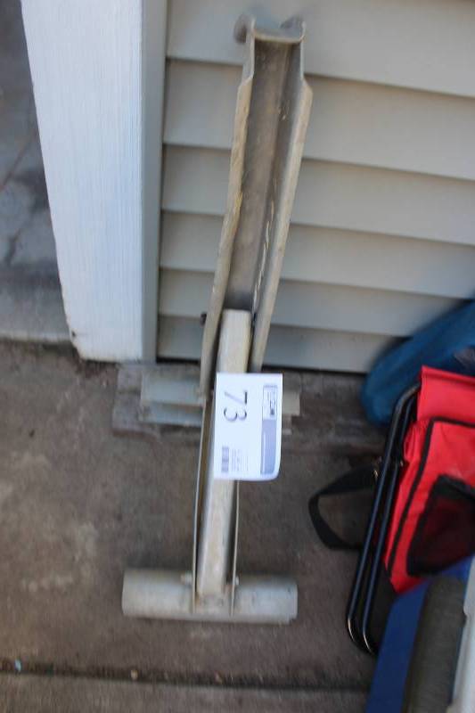 lot 73 image: Ladder Jack