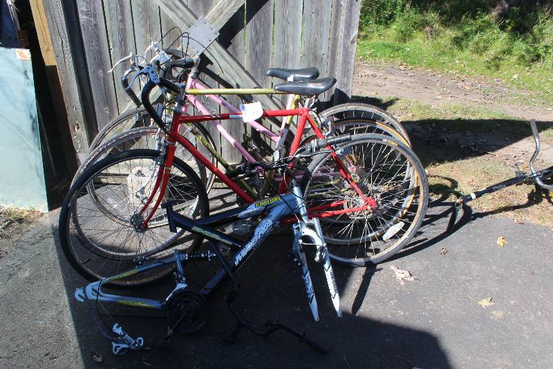 lot 65 image: Lot of Bikes