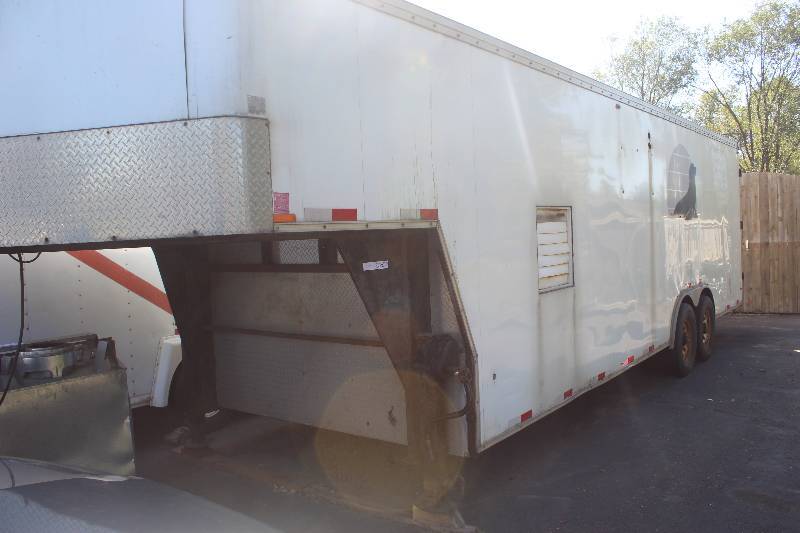 lot 2A image: 2004 Dresser Enclosed  31  Foot  2-Axle, 5th Wheel Trailer