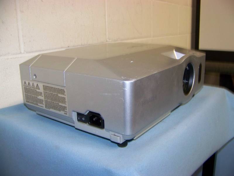 lot 14 image: Hitachi, CP-X305, LCD Projector