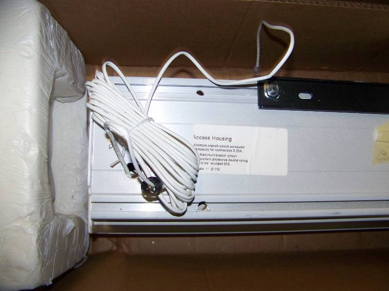 lot 29 image: Draper, ACCESSE, Electric (Powered) Projection  Movie Screen - BRAND NEW