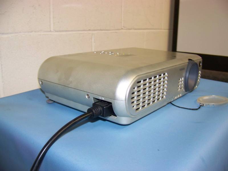 lot 20 image: Toshiba, TLP-S10, LCD Projector