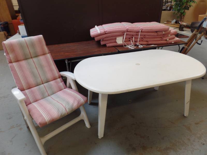 Rubbermade Patio Set