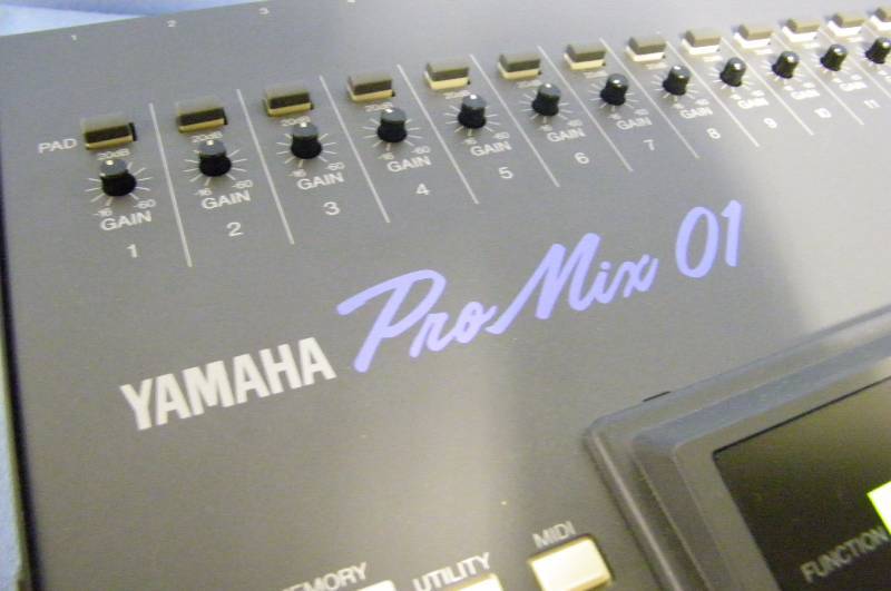 lot 11 image: Yamaha 16-Channel Pro-Mix 01 Professional Digital Audio Console  Mixing Board