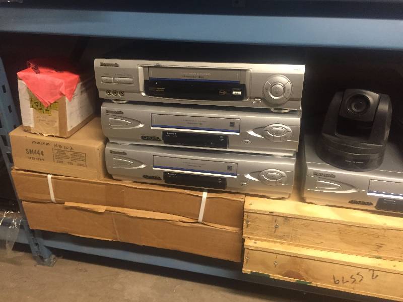 lot 49 image: Huge Lot of Miscellaneous Audio, Video and Computer Items