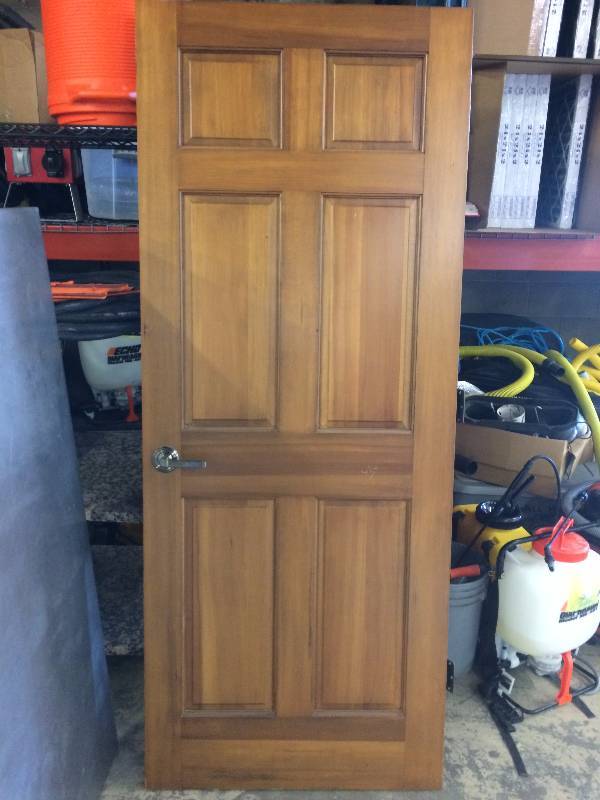 RH Wooden Door with Handle