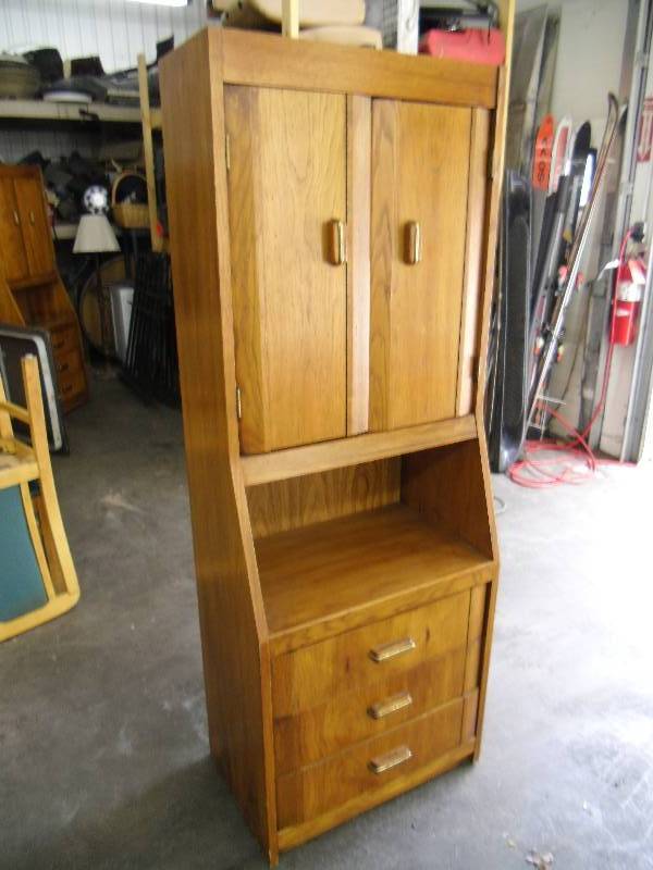 Maple Hutch